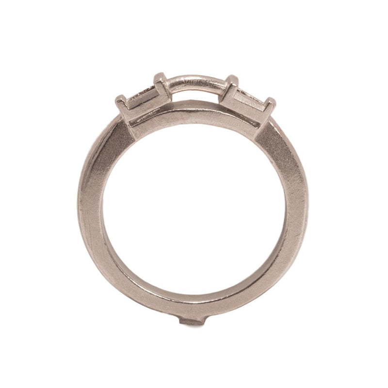 14KW, 18KW & Platinum Empty Center With 3 x 2.5 x 1.75mm Tapered Baguette Sides Ring Mountings - Otto Frei